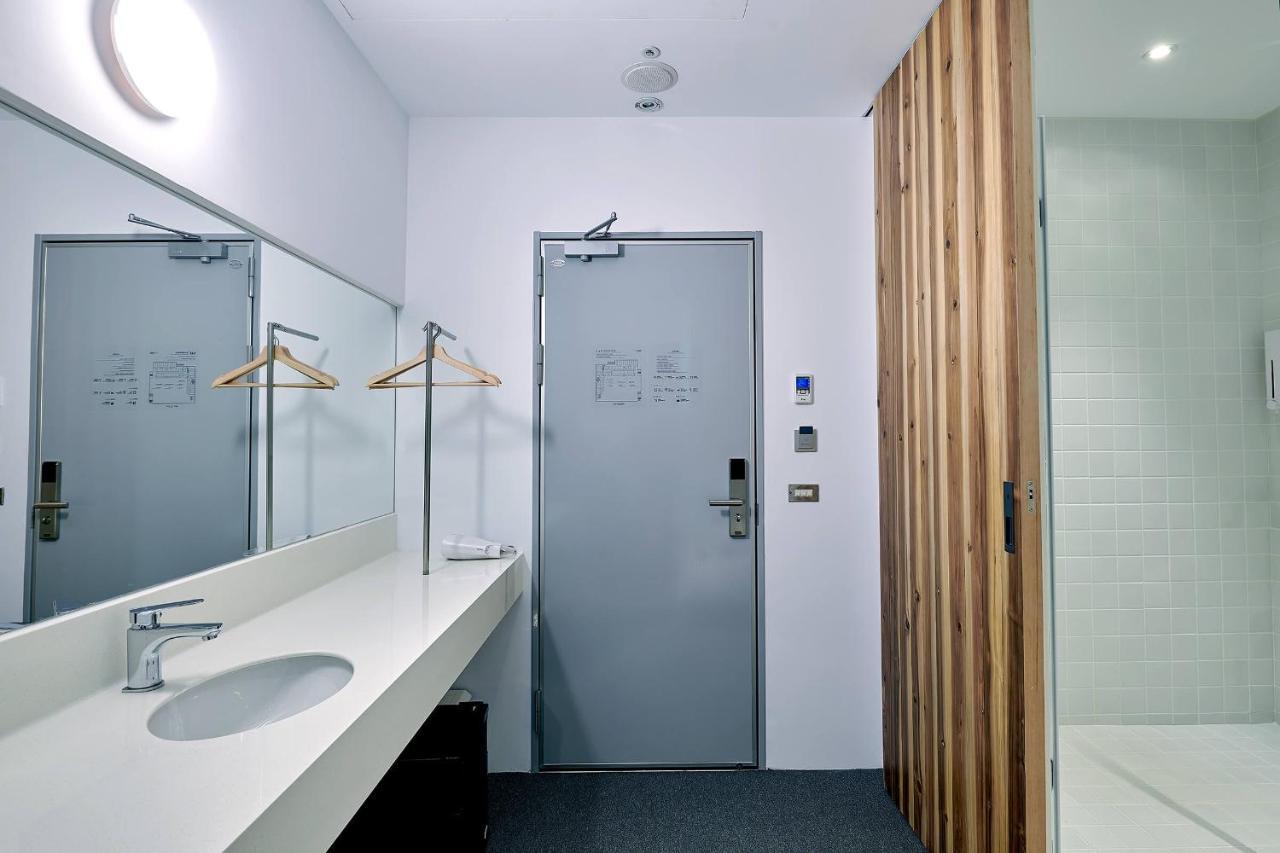 Star Hostel Taichung Parklane Екстериор снимка